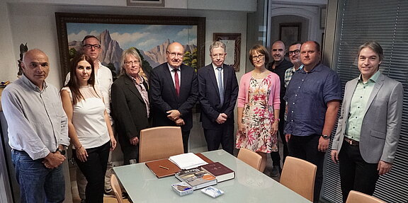 Representatives of the European institutions after signing the EST deed. Left to right: M. Nogales (CSIC), A. Martín (IAC), J. Leenaarts (Stockholm University), M. Collados (IAC), R. Rebolo (IAC), J. J. Soto (Notary), S. Berdyugina (KIS & USI-IRSOL), A. Sosa (IAC), S. González (KIS), P. Gömöry (AISAS), P. Bourdin (Graz University). Credit: IAC.