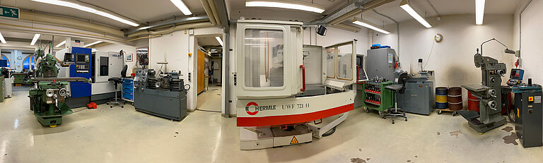 Panorambild der mechanischen Werkstatt Panorambild der mechanischen Werkstatt