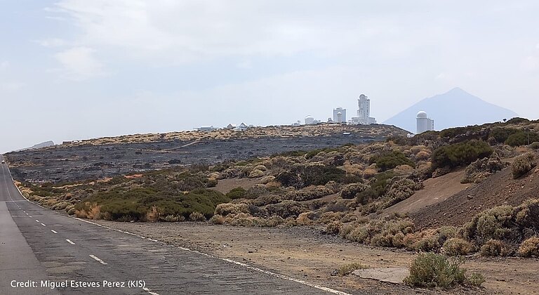 Blick auf die wissenschaftlichen Einrichtungen auf dem Teide-Plateau nach den Waldbrandereignissen im August 2023 